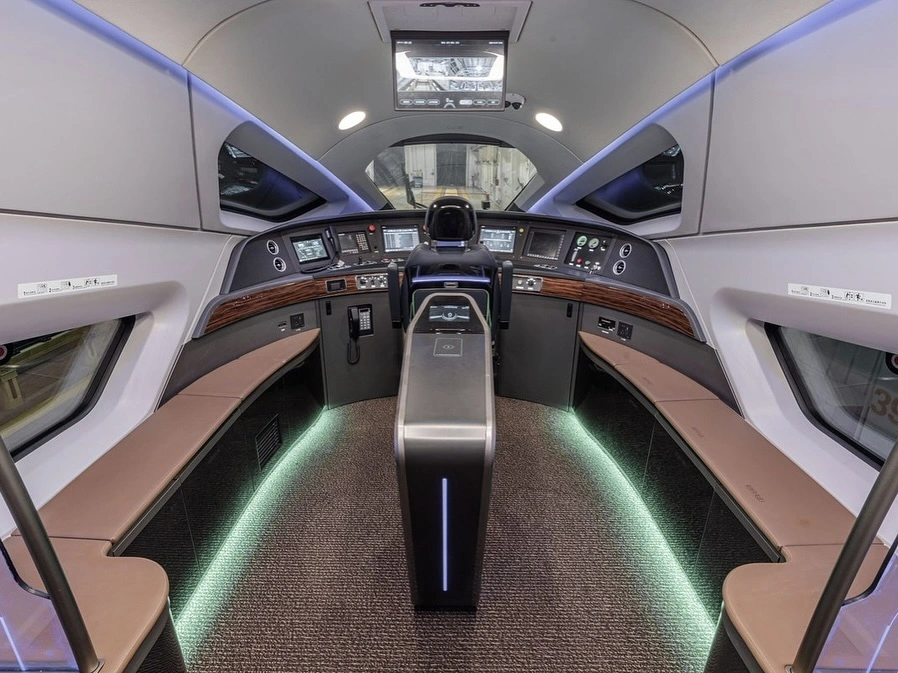 Kereta peluru CR450 milik Tiongkok pecahkan rekor dunia dengan kecepatan 453 km/jam. (Instagram)